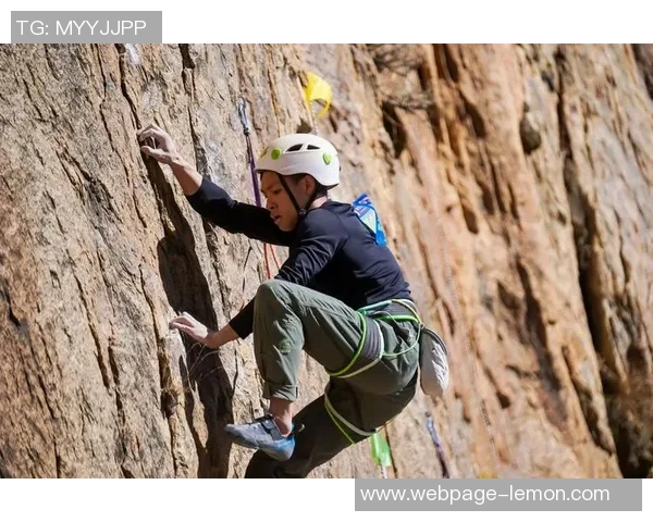 成都攀岩队的包夹战术解析与攀岩热点现状探讨